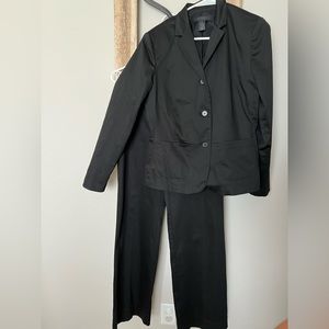 The limited stretch pant suit